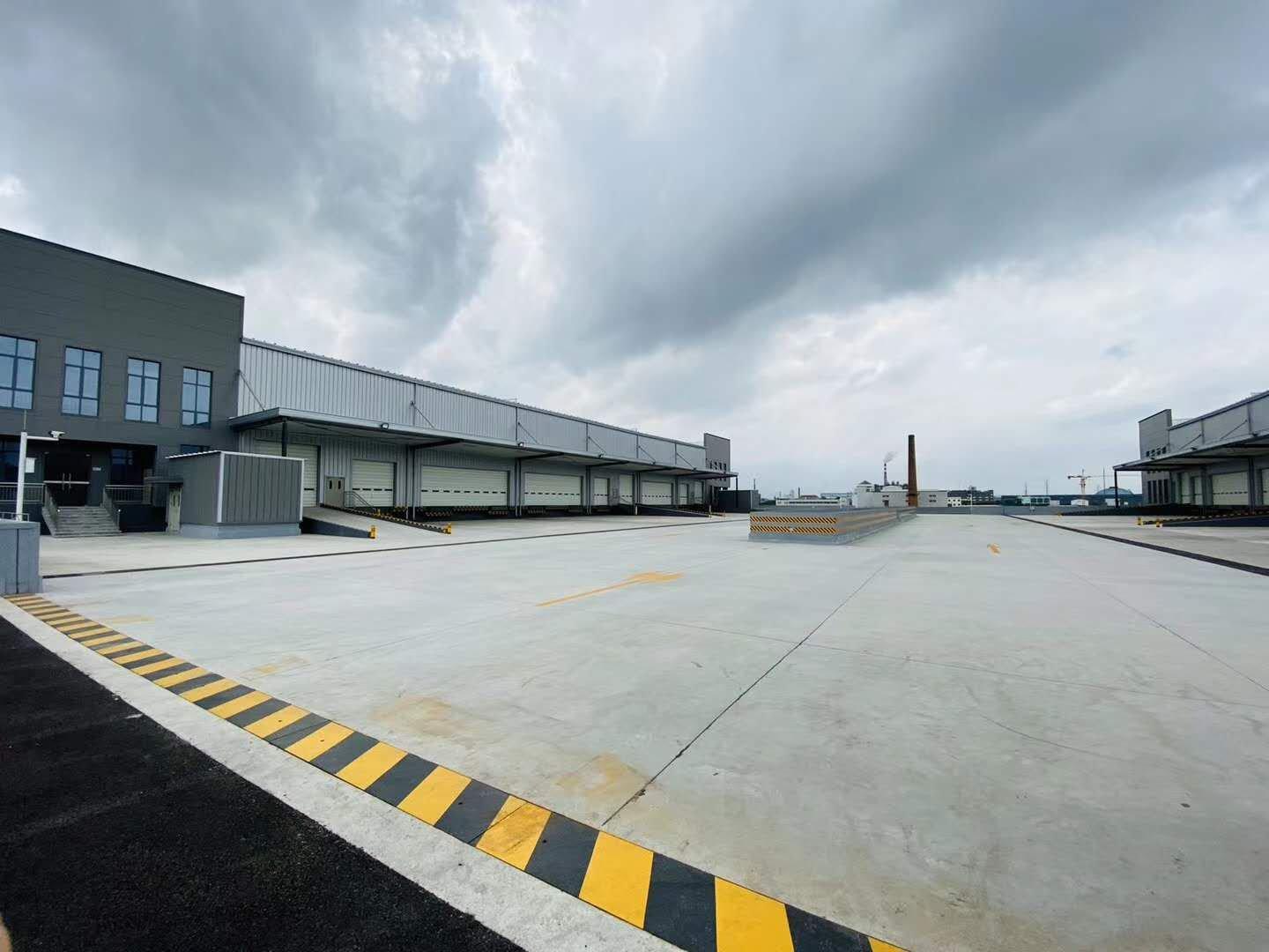 沿江高速口高标准全新厂房物流仓13000平带装卸货平台